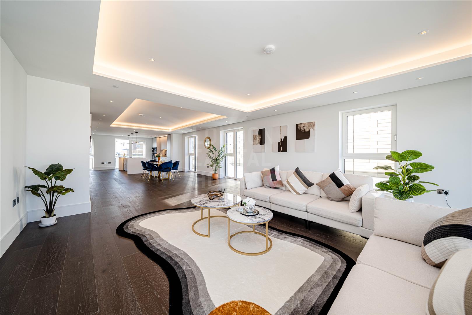 4 bed property in Lincoln Apartments, Fountain Park Way, London
